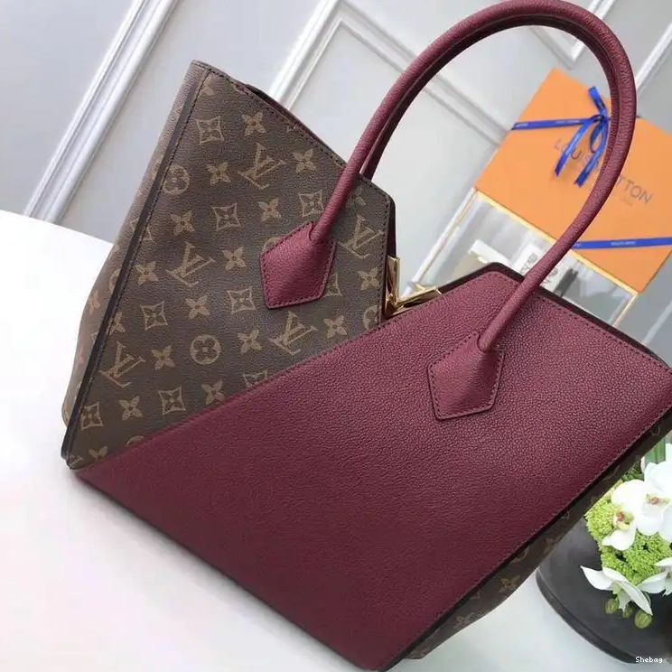 LV 19T1L0379 Bags 0319