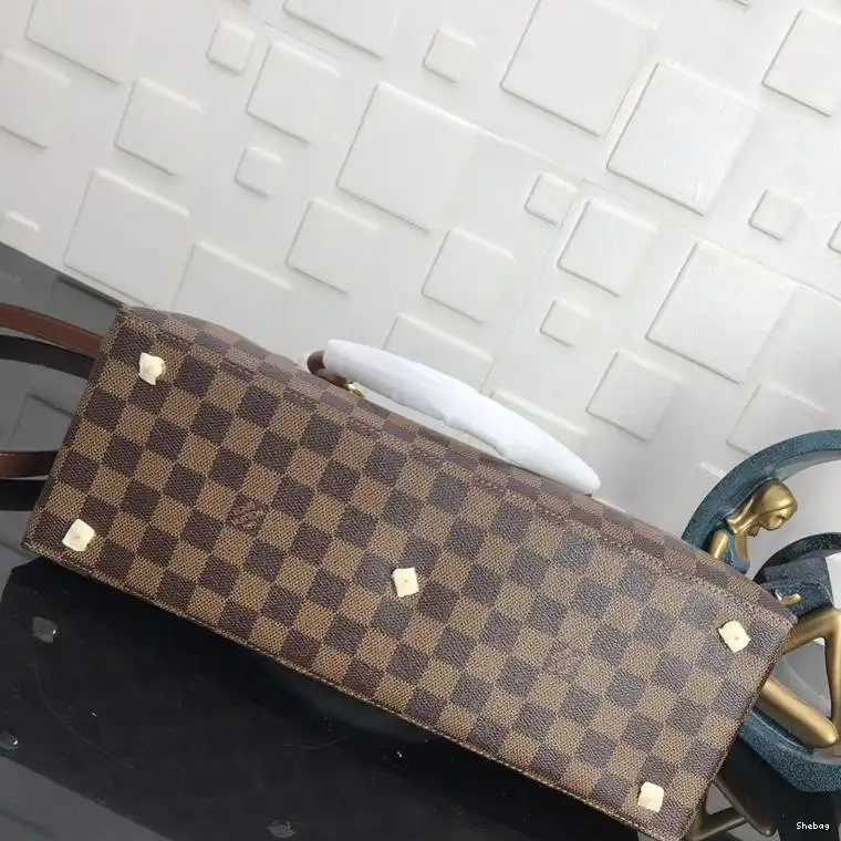 1906BL0066 LV Bags 0316