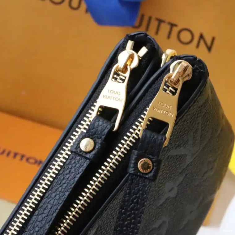 LV 2207DJ0008 Bag 0320