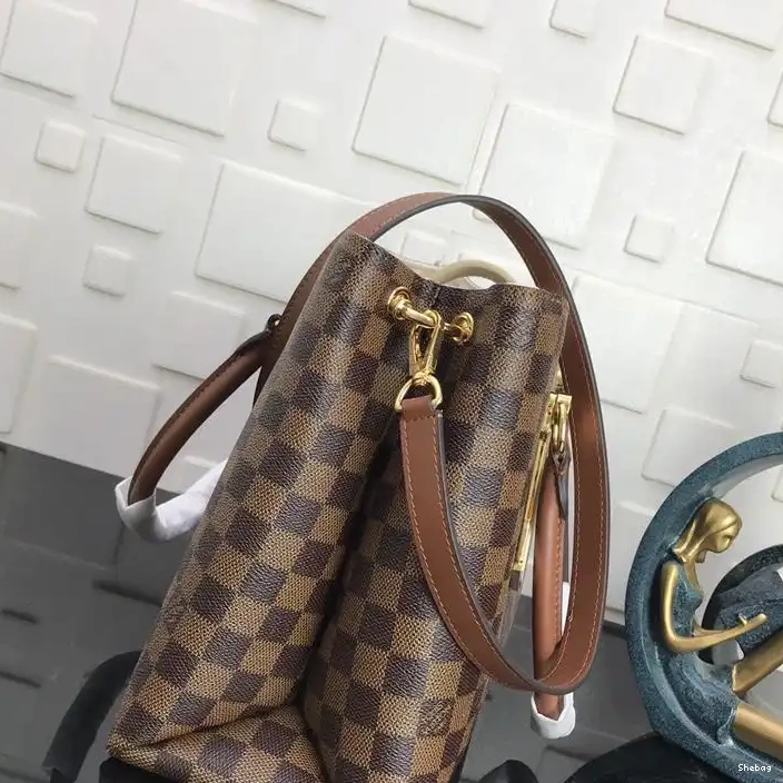 1906BL0066 LV Bags 0316