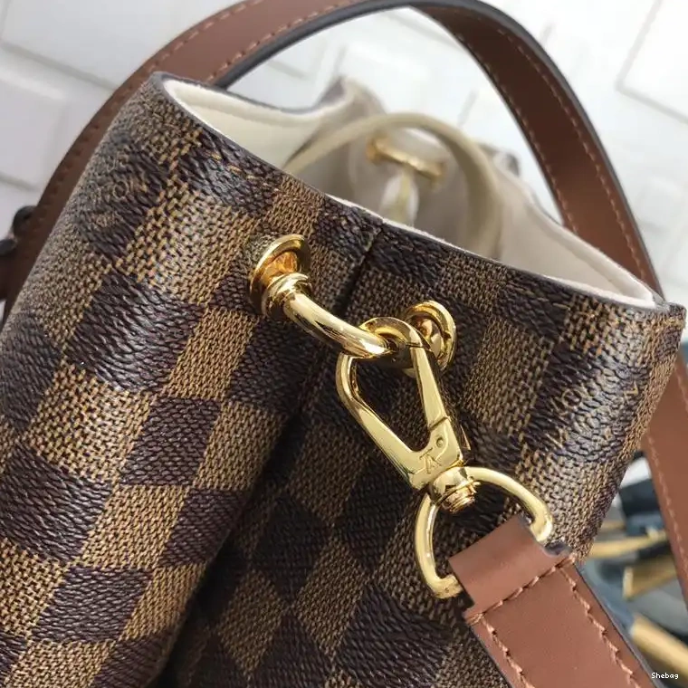 1906BL0066 LV Bags 0316