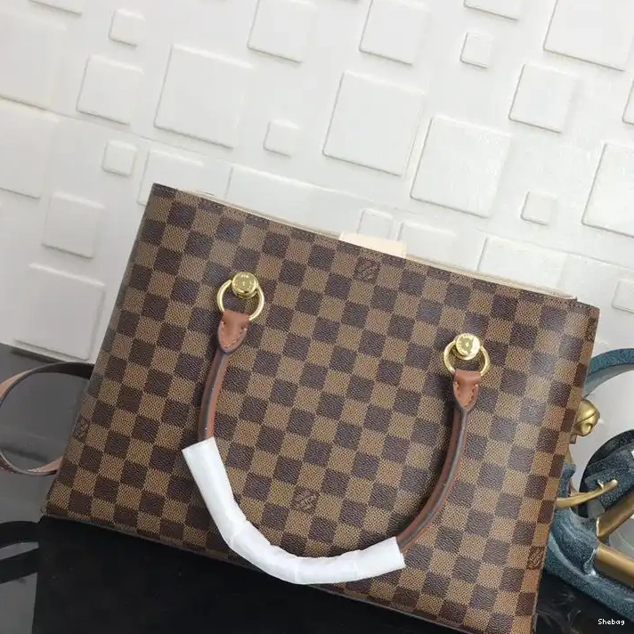 1906BL0066 LV Bags 0316